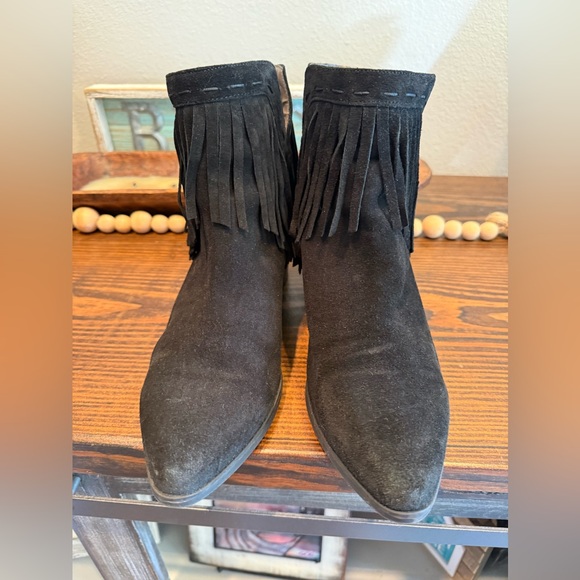 Black Suede Fringe Ankle Boots Western Boho Festival Bella Vita 9W - Picture 3 of 5